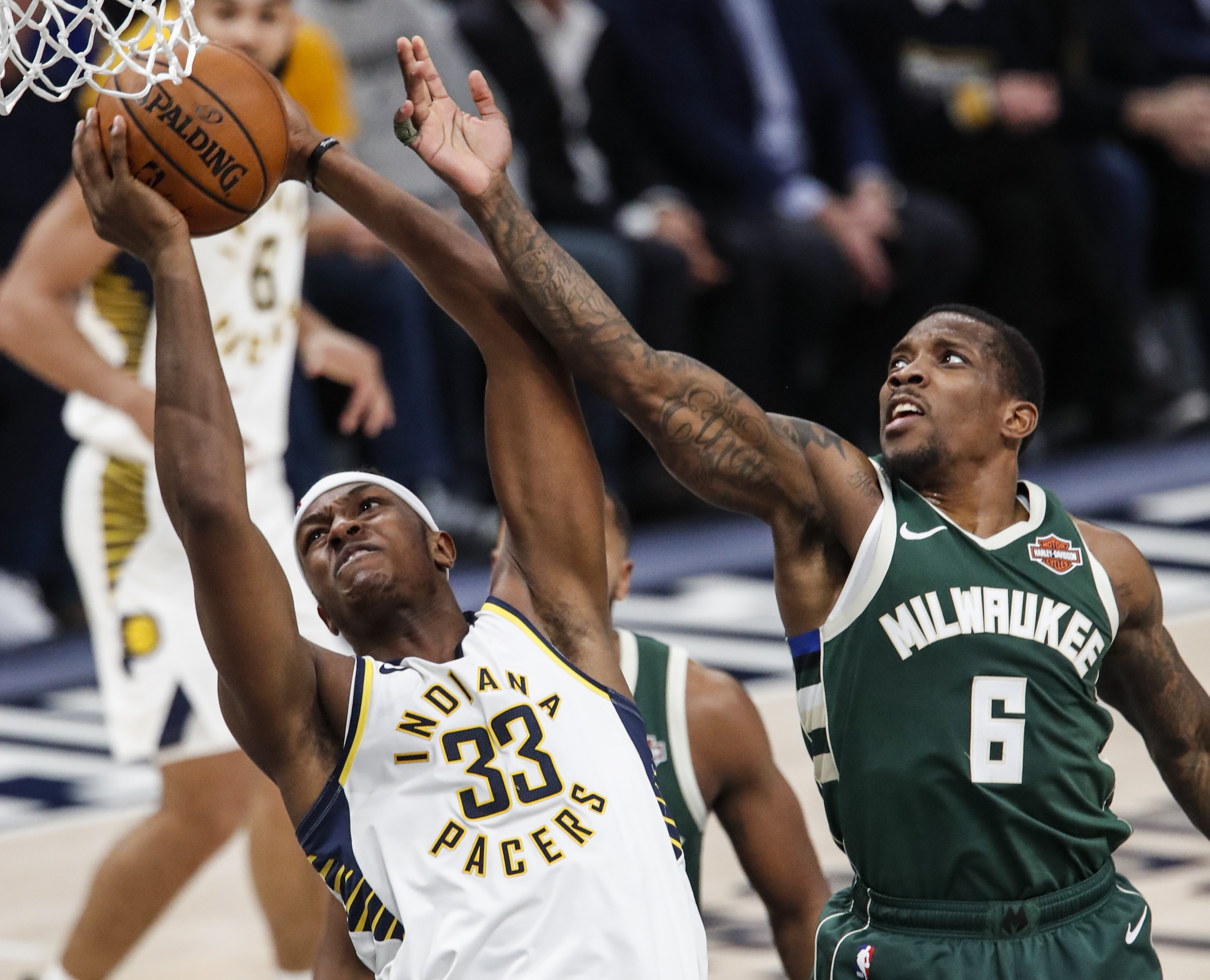 易游体育-雄鹿官方公布新规，独行侠引发争议，詹姆斯球迷热议！