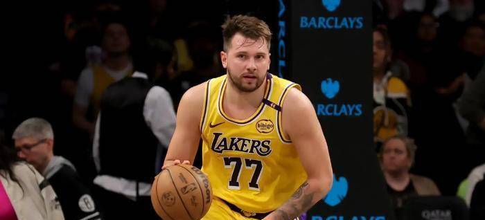 YY体育-东契奇官方公布新规，助攻爆棚引发争议，步行者球迷热议！