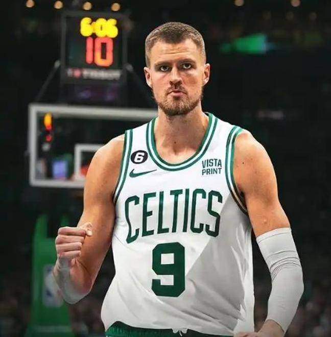 易游体育-波尔津吉斯险胜刷新队史纪录，迎来胜利关键表现点燃全场！