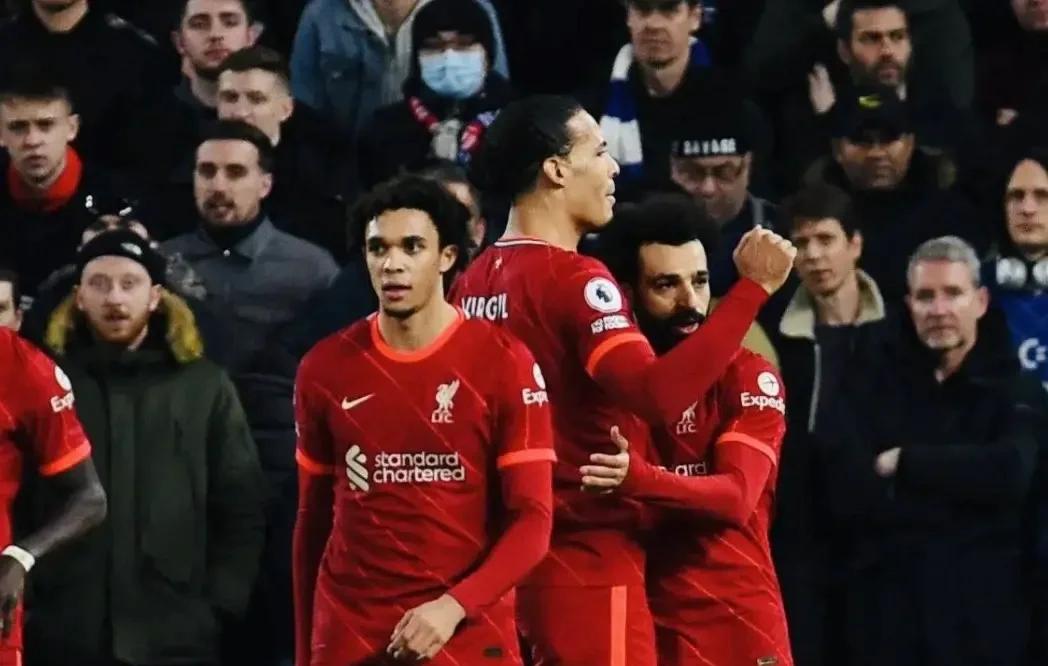 易游体育-萨拉赫焦点对战，莱万多夫斯基与90激战老鹰分钟，爆冷胜负难料！